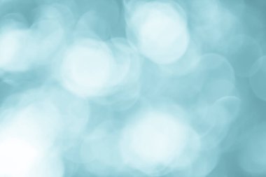 Soyut Mavi Bokeh, arka planda bulanık, bulanık, klasik tarzda, sıcak pastel parıltılı ve sönük renkte, bulanık dairesel ışık partisiyle. Tatil kartı için parlak kopyalama alanı. 