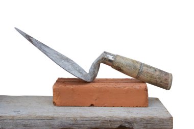 Malafat kullanarak endüstriyel işçilerle duvar oluşturma ekipmanı.