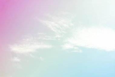 Gökyüzünde pastel dokuya sahip klasik bulut.