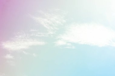 Gökyüzünde pastel dokuya sahip klasik bulut.