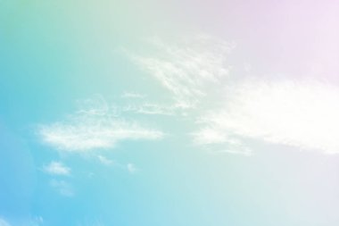 Gökyüzünde pastel dokuya sahip klasik bulut.