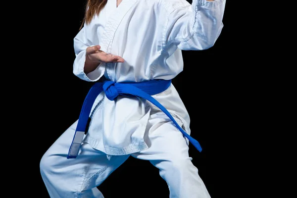 Giovane ragazza in un kimono bianco, karate — Foto Stock