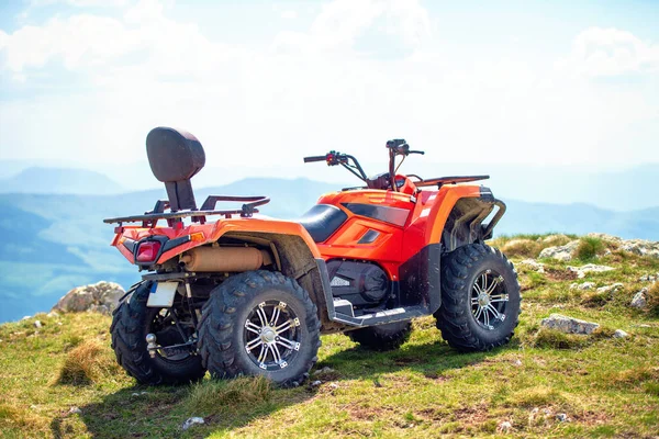 Parked atv quad bikes extreme outdoor adventure concept — Stock Photo, Image