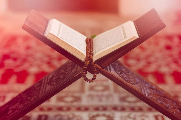 Quran in the mosque - open for prayers. — Stock Photo, Image