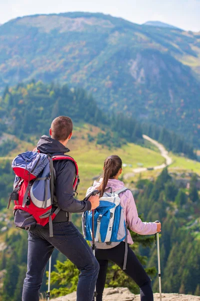 Portrait Happy Couple Hiking Countryside Summer — Stock Photo, Image