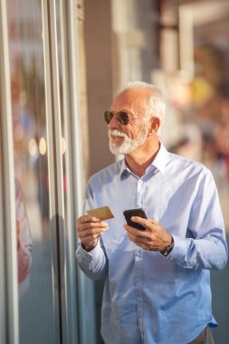 teknoloji, insan, yaşam tarzı ve iletişim kavramı - komuta sizde mesaj mesaj smartphone cep telefonu ile City