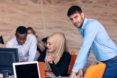 Tasarımcı Takım Çalışması Beyin Fırtınası Planlama Toplantı Çeşitliliği Kavramı