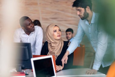 Tasarımcı Takım Çalışması Beyin Fırtınası Planlama Toplantı Çeşitliliği Kavramı
