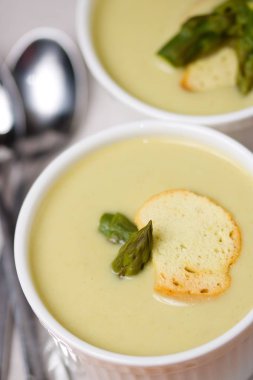 Kuşkonmaz çorbası.