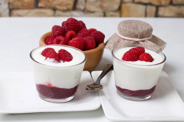 Lamponi in yogurt — Foto Stock