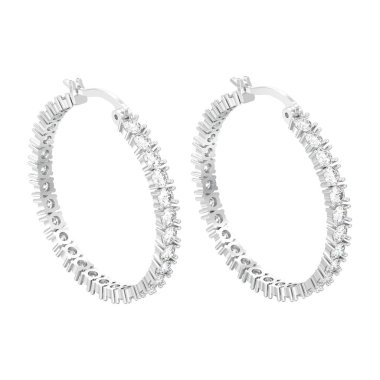 3D illüstrasyon izole beyaz altın veya gümüş dekoratif elmas küpe beyaz bir arka plan üzerinde menteşeli kilit ile