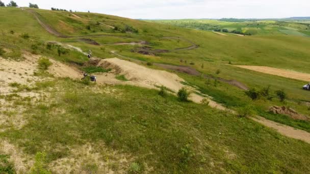 Vue Aérienne Haut Vers Bas Piste Motocross Montrant Les Courses — Video