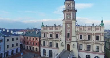 Küçük kasabanın kış havadan drone görünümü