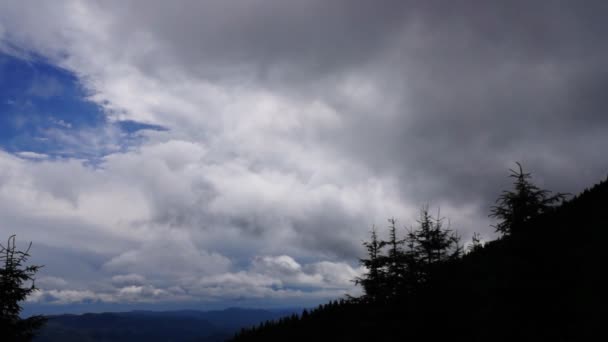 Hermosas Nubes Cirros Moviéndose Través Cielo Azul Verano — Vídeos de Stock