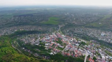 Eski şehrin panoramik havadan drone görünümü