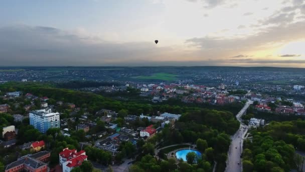 Panoramica Veduta aerea drone della città vecchia — Video Stock