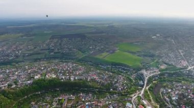 Eski şehrin panoramik havadan drone görünümü