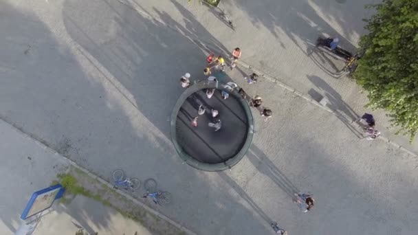 Panoramiczny Widok Lotu Ptaka Miasto Trampoliną — Wideo stockowe