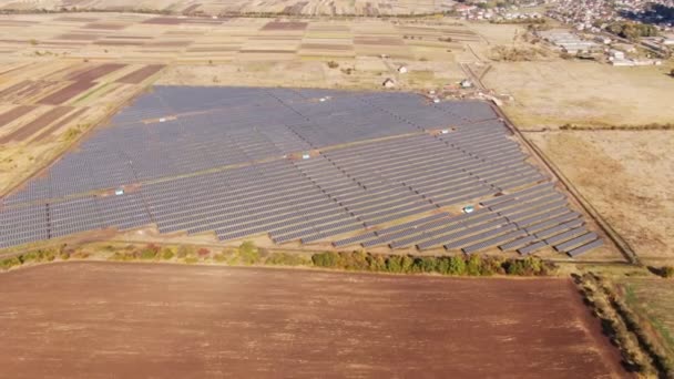 Luchtfoto Van Solar Panels Farm Zonnecel Met Zonlicht Drone Vlucht — Stockvideo