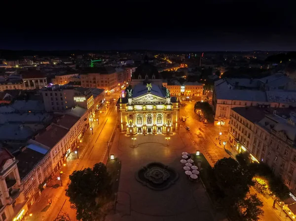 Havadan çekim gecesi güzel şehir