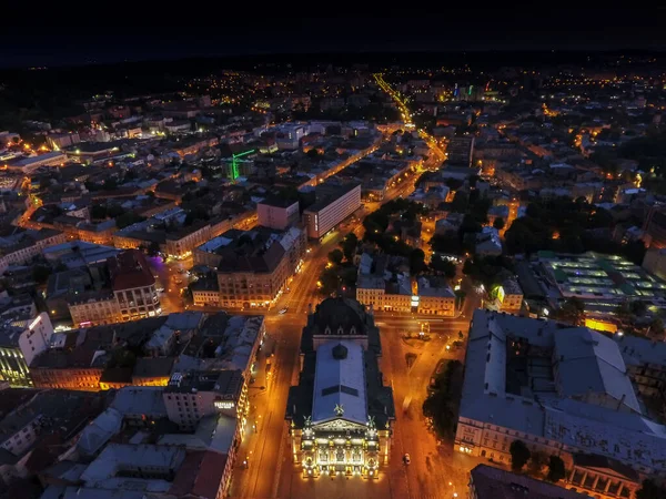 Havadan çekim gecesi güzel şehir
