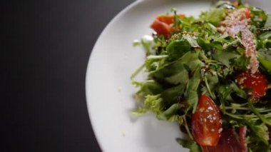 Manzarayı kapat, lezzetli salata.