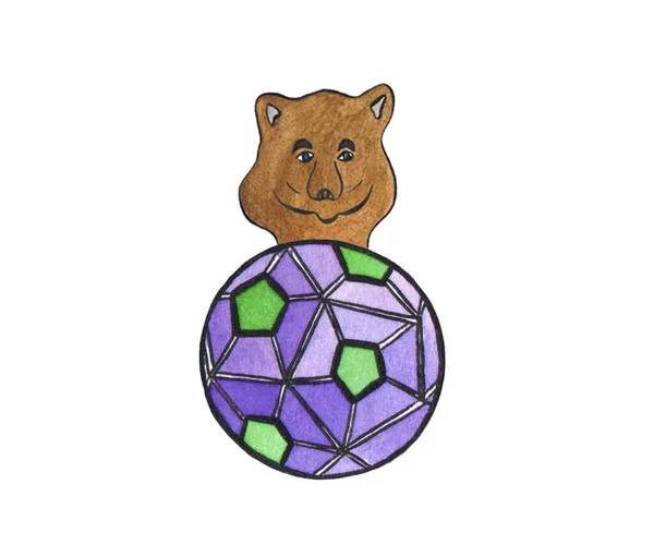 Акварельно-коричневый улыбающийся медведь и фиолетовый футбольный мяч — стоковое фото