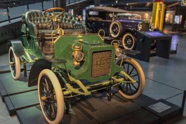 Riga, Letonya-18 Şubat 2019: Riga Motor Müzesi'nde 1905 Reo Model B