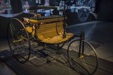 Riga, Letonya-Şubat 18, 2019:1886 Benz Riga Motor Müzesi'nde.