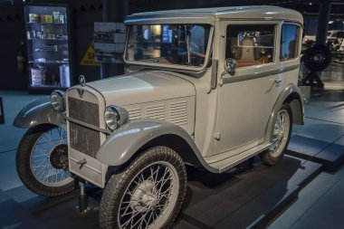 Riga, Letonya-Şubat 18, 2019:1931 Bmw 3-15 Ps Riga Motor Müzesi'nde