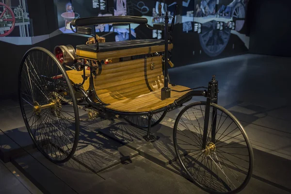 Riga, Lettország-február 18, 2019:1886-ban Benz Motor Múzeum-Riga. — Stock Fotó