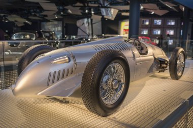 Riga, Letonya-Şubat 18, 2019:1936 Auto Union V16 Riga Motor Müzesi'nde