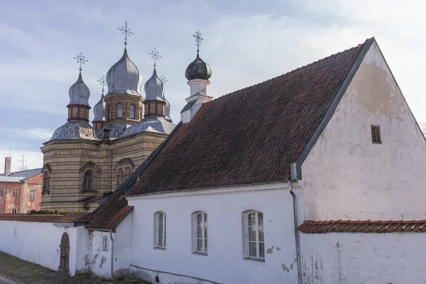 Jekabpils ortodox egyház a Szent Szellem város. — Stock Fotó