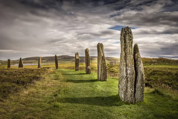 Brodgar Halkası, Orkney, İskoçya. Neolitik bir taş daire ve henge