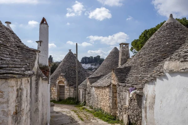 Techo de piedras trulli de Alberobello. Puglia, sur de Italia. — Foto de Stock