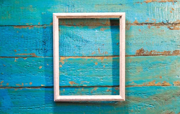 Fotoğraf ve resim mavi dokulu ahşap arka plan üzerinde beyaz renk için boş bir çerçeve