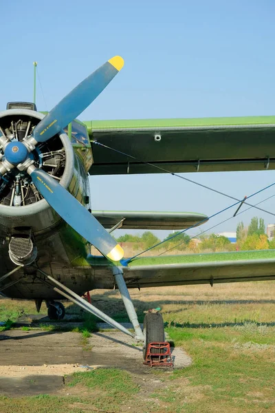 Leichtes Kleines Sportflugzeug Auf Dem Platz Des Flugvereins Der Fallschirmspringer — Stockfoto