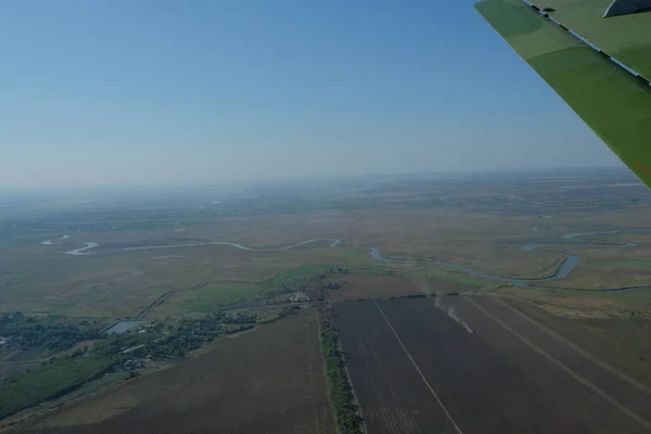 Fotos Del Avión Con Una Vista Tierra Fuselaje Con Alas —  Fotos de Stock