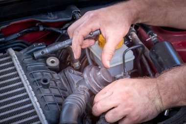 Onarım ve araç bakımı, Erkek Teknik araba motoru Servisi-Tamam