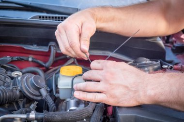 Onarım ve araç bakımı, Erkek Teknik araba motoru Servisi-Tamam