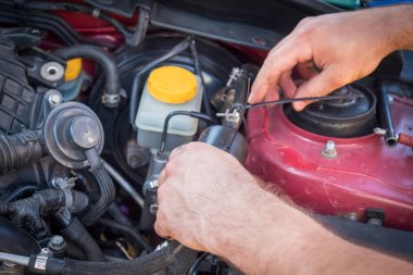 Onarım ve araç bakımı, Erkek Teknik araba motoru Servisi-Tamam