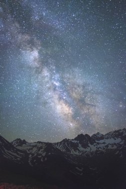 manzara dağ aralıkları arka plan zinciri üzerinde gece gökyüzü üzerinde Samanyolu