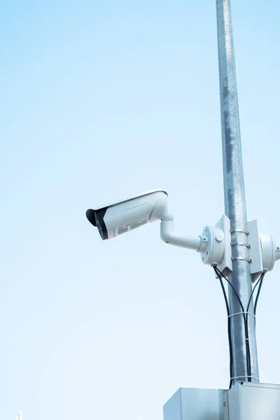 Övervakningskamera Utomhus Videokamera Pelaren Sommardag — Stockfoto