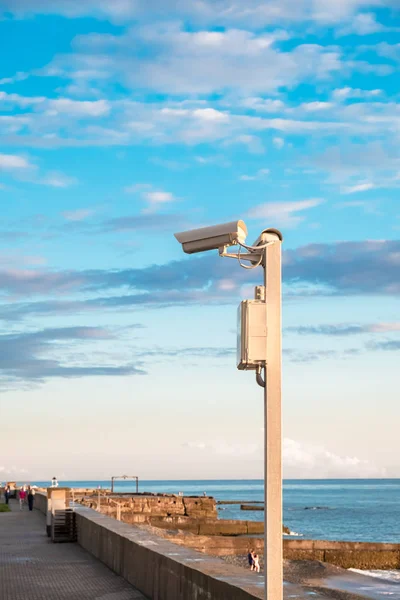 Gatan Videoövervakning Allmän Ordning Videokameror Stolpe Mot Den Blå Himlen — Stockfoto