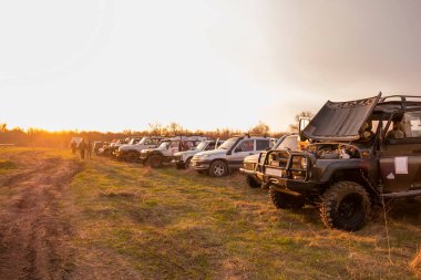 Rostov-on - don, Rusya 04 Haziran 2018 off-road yarışmaları off-road arabalar yakınındaki don Nehri'nin