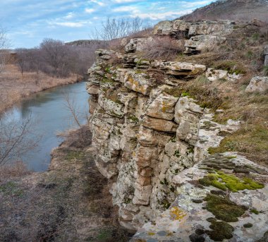 kayalık ridge bir nehirde bozkırlarında Rostov bölgesi Rusya ile