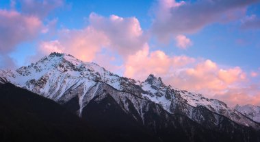 Teberdinsky rezervi 'nde şeytan Dağı adı ile dağ karachay-Çerkesya Rusya