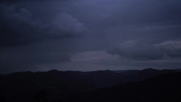 Bliksemflitsen Bergen Nachts Lucht Met Wolken — Stockvideo