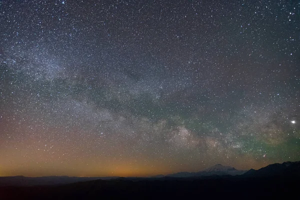 Oscuro Cielo Nocturno Con Muchas Estrellas Vía Láctea Sobre Las — Foto de Stock