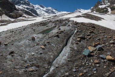 kar ve buz ile dağ yamaçlarında, Dombay Alibek buzul, karachay-circassian rep. Russia